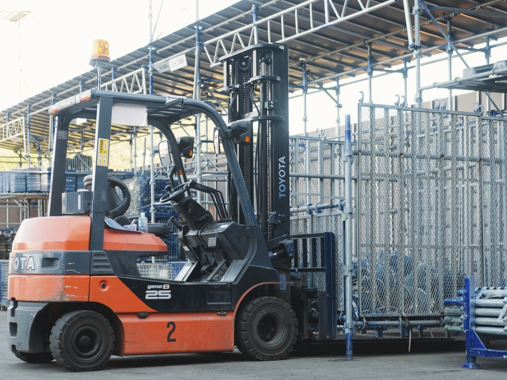 フォークリフト 写真